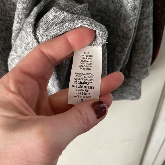 REPOSH! Gray sweater - Picture 4 of 5